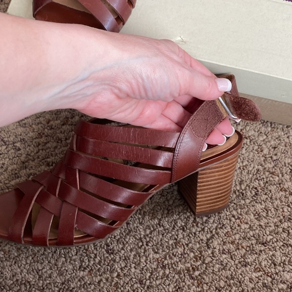 Brown sandals with a heal! Wear with any lenth dress, jeans or pants! - Picture 3 of 4